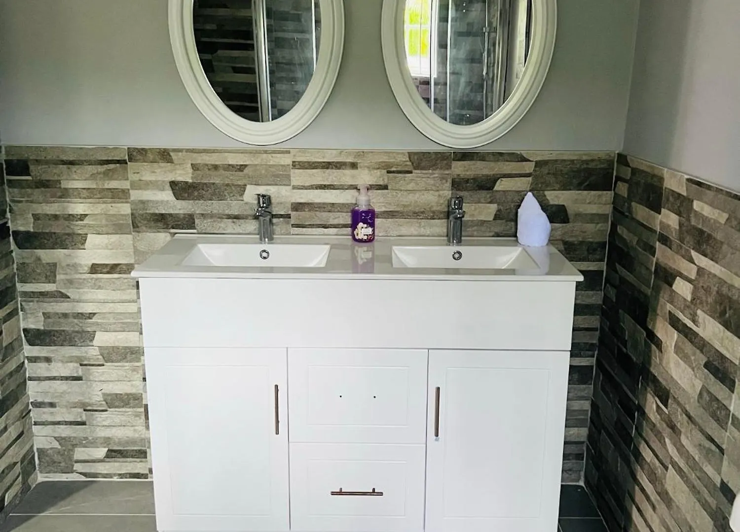 Kingston Vacation Home Two Bedroom 0*,